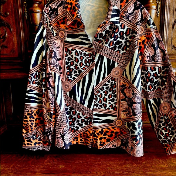 NWOT- ANIMAL PRINT BLOUSE XL - Picture 13 of 13